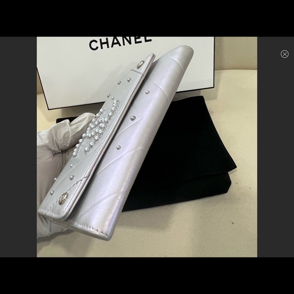 CHANEL Iridescent Pearl Wallet - Picture 5 of 16